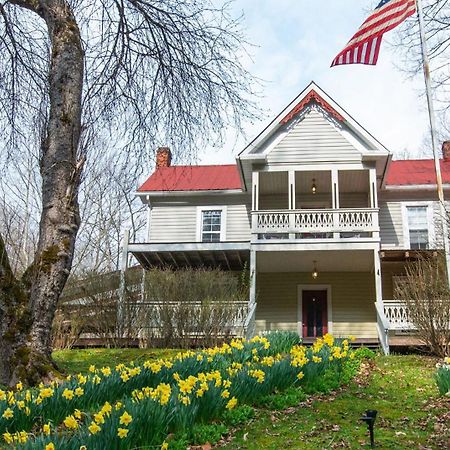 Moore House Inn & Cabins Marlinton Extérieur photo