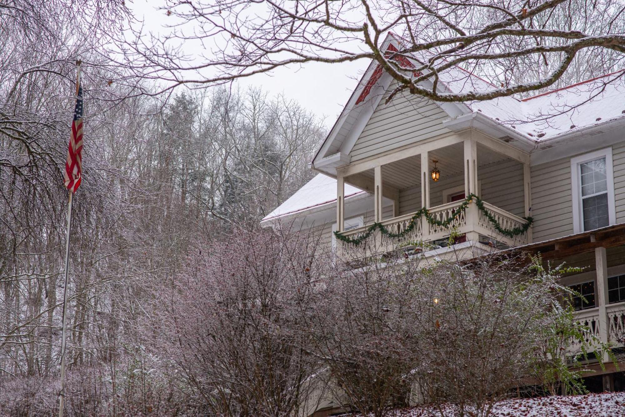 Moore House Inn & Cabins Marlinton Extérieur photo