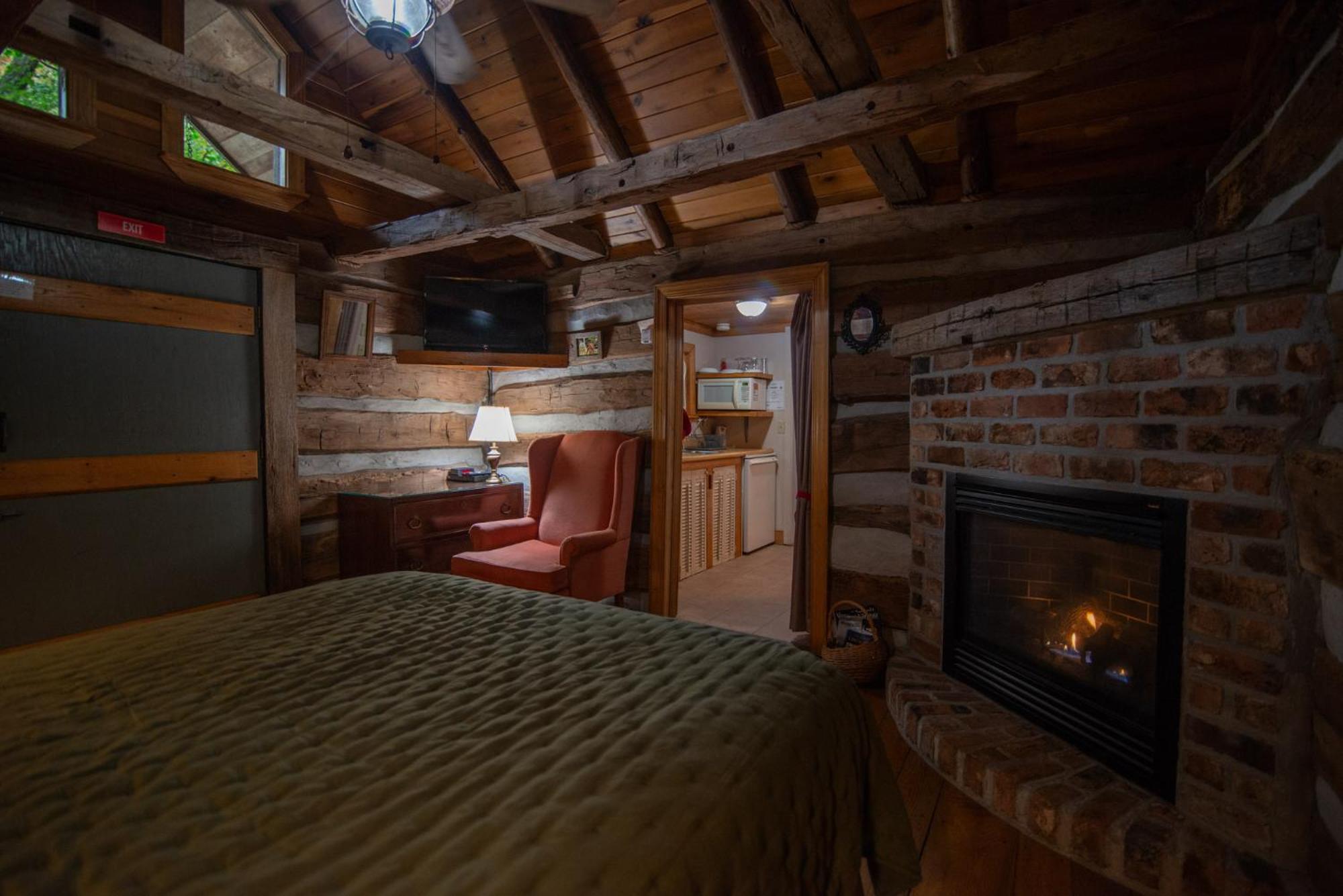 Moore House Inn & Cabins Marlinton Chambre photo