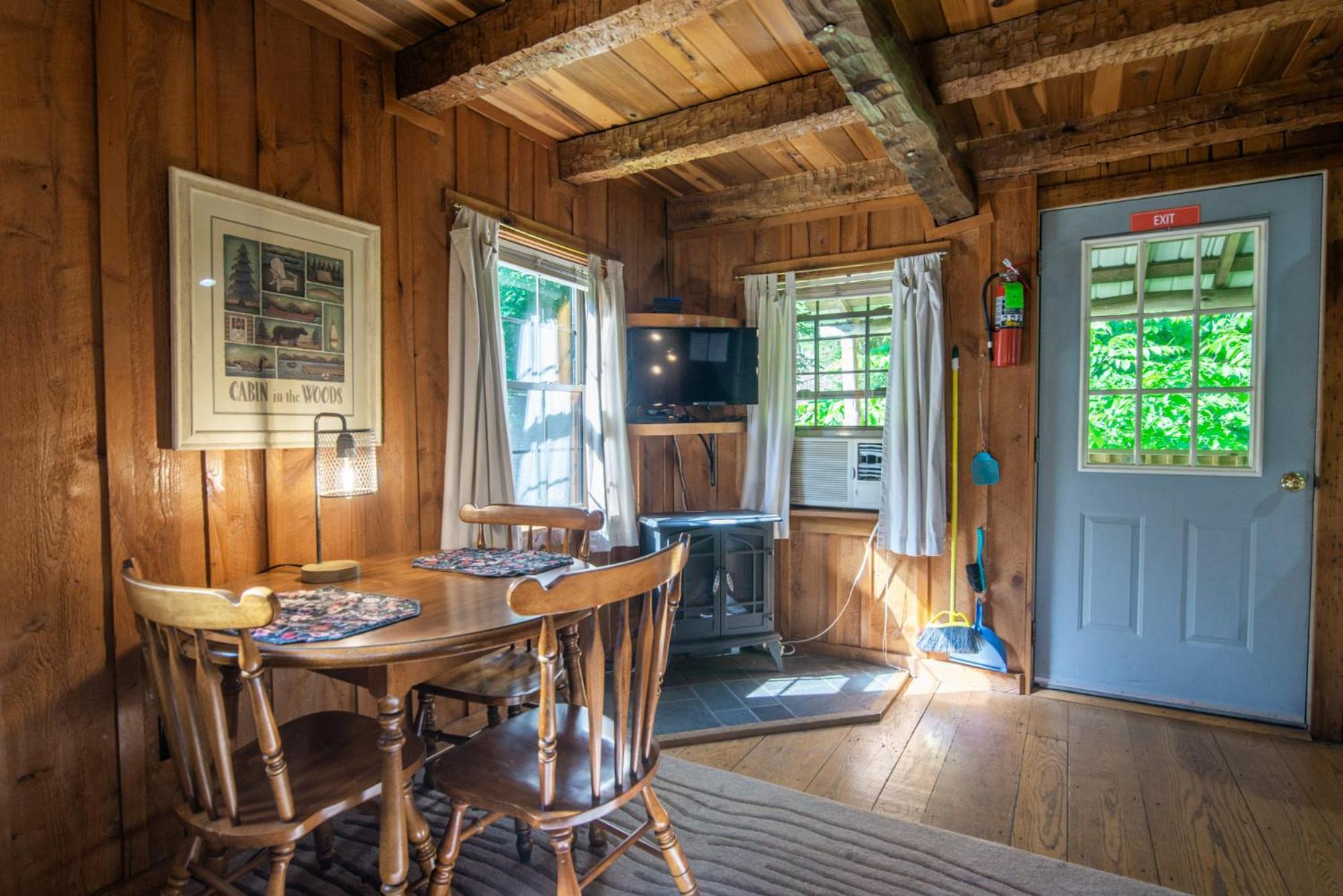 Moore House Inn & Cabins Marlinton Chambre photo