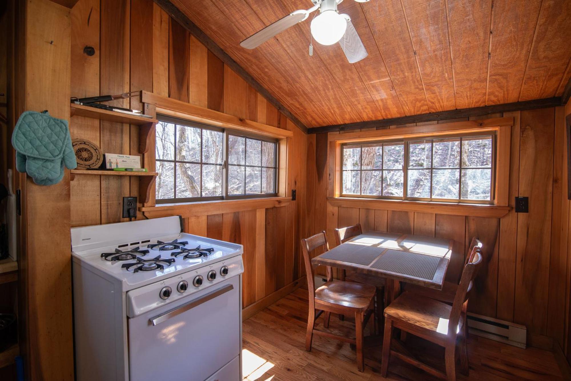 Moore House Inn & Cabins Marlinton Chambre photo