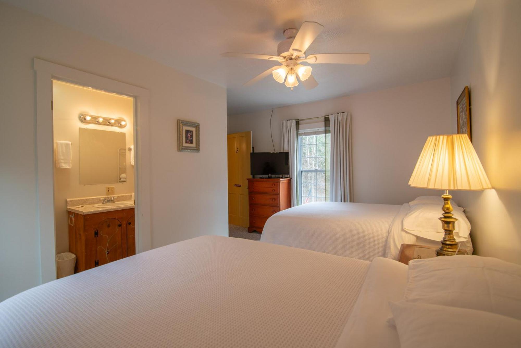 Moore House Inn & Cabins Marlinton Chambre photo