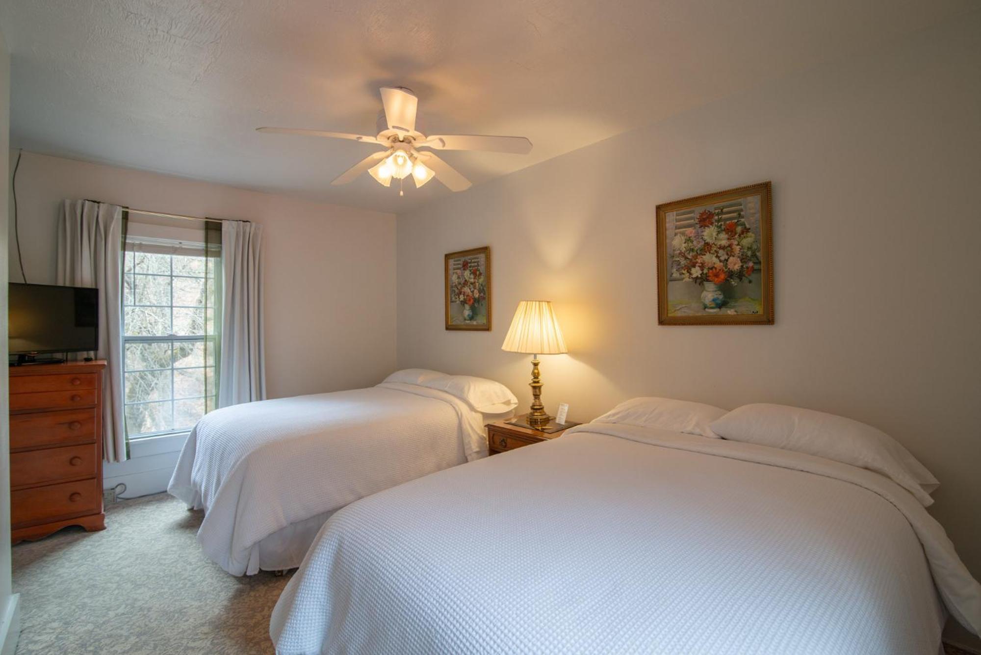 Moore House Inn & Cabins Marlinton Chambre photo
