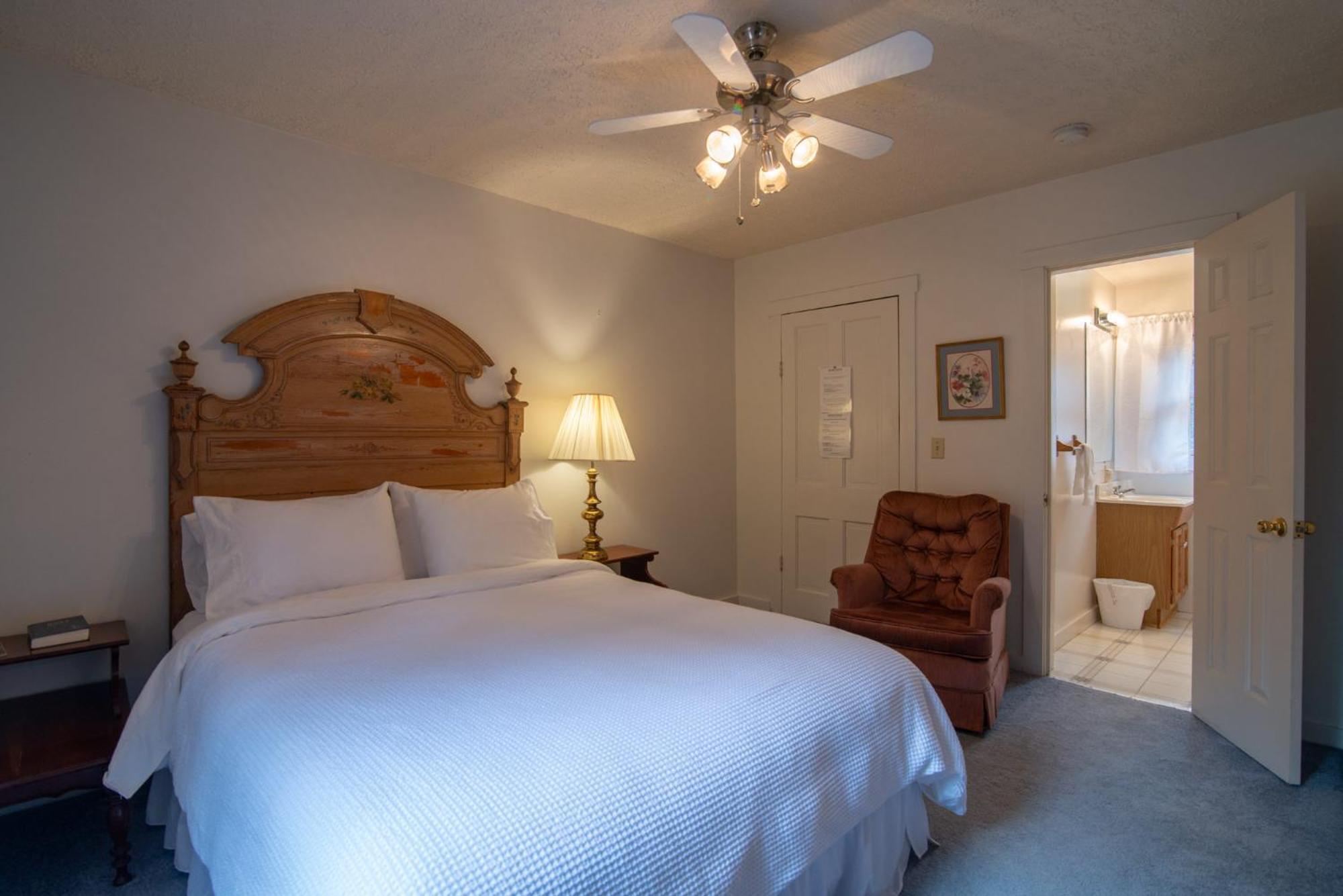 Moore House Inn & Cabins Marlinton Chambre photo