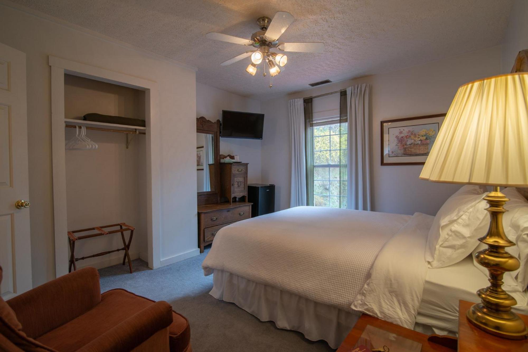 Moore House Inn & Cabins Marlinton Chambre photo