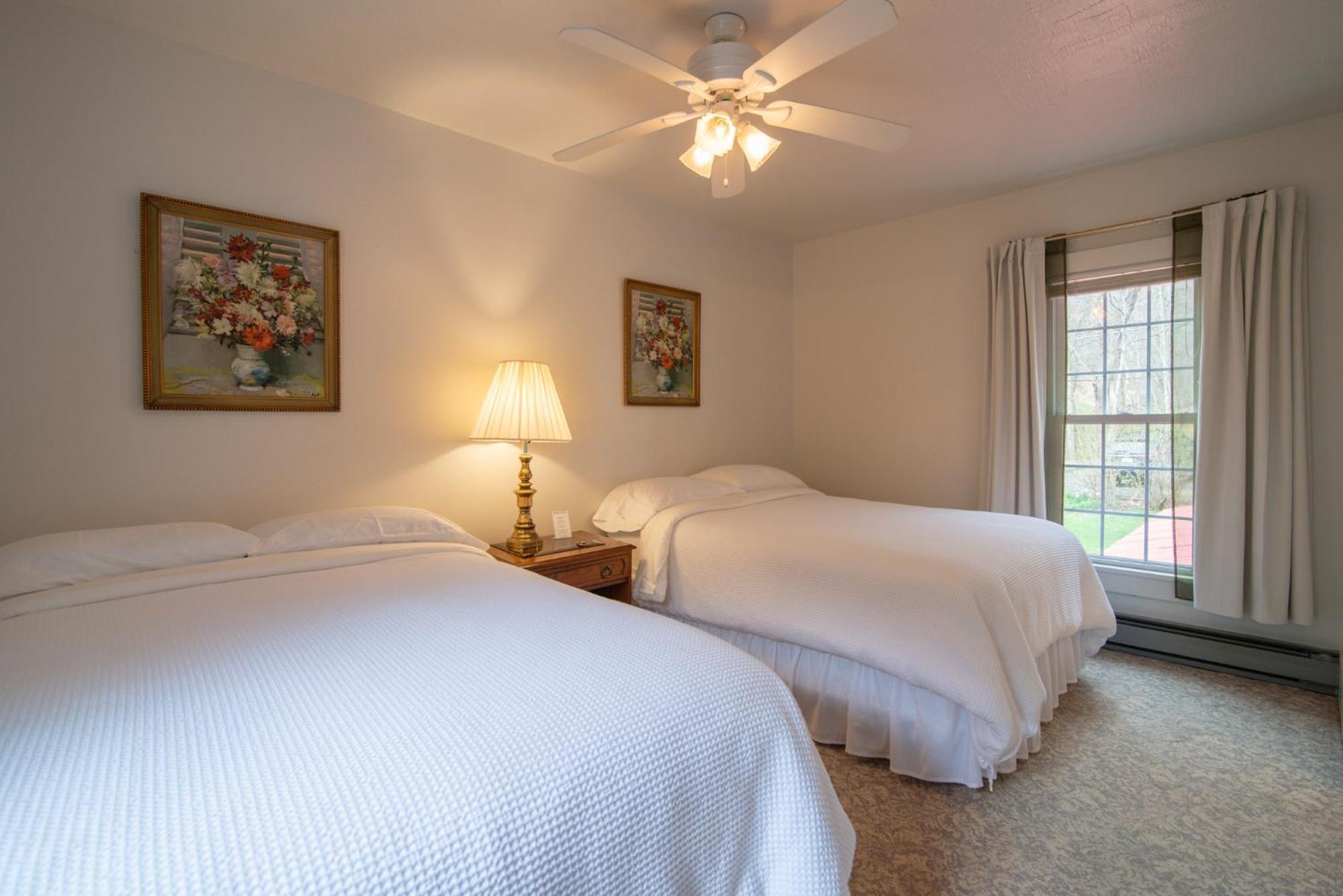 Moore House Inn & Cabins Marlinton Extérieur photo