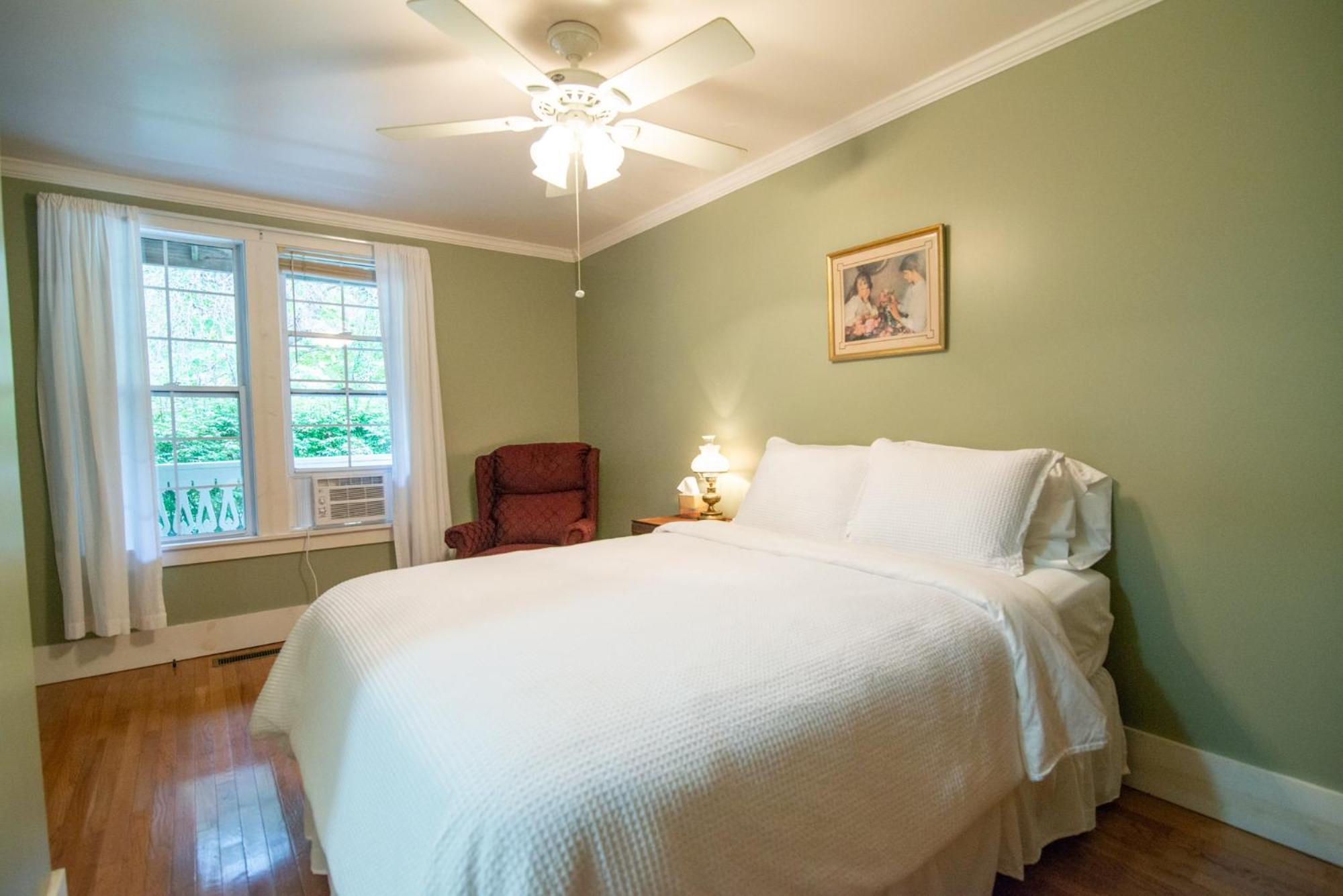 Moore House Inn & Cabins Marlinton Chambre photo