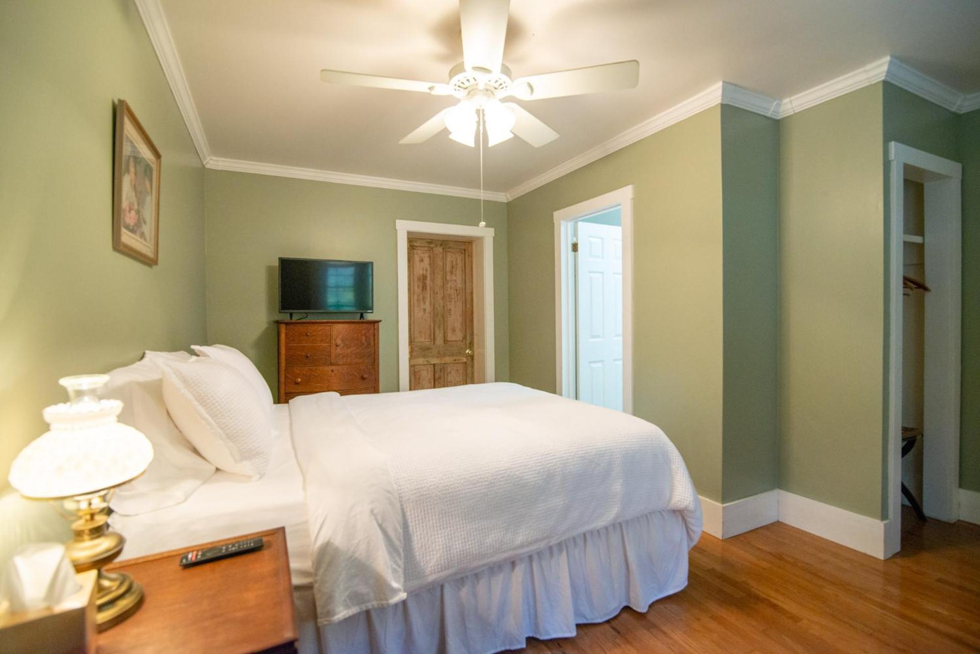 Moore House Inn & Cabins Marlinton Chambre photo