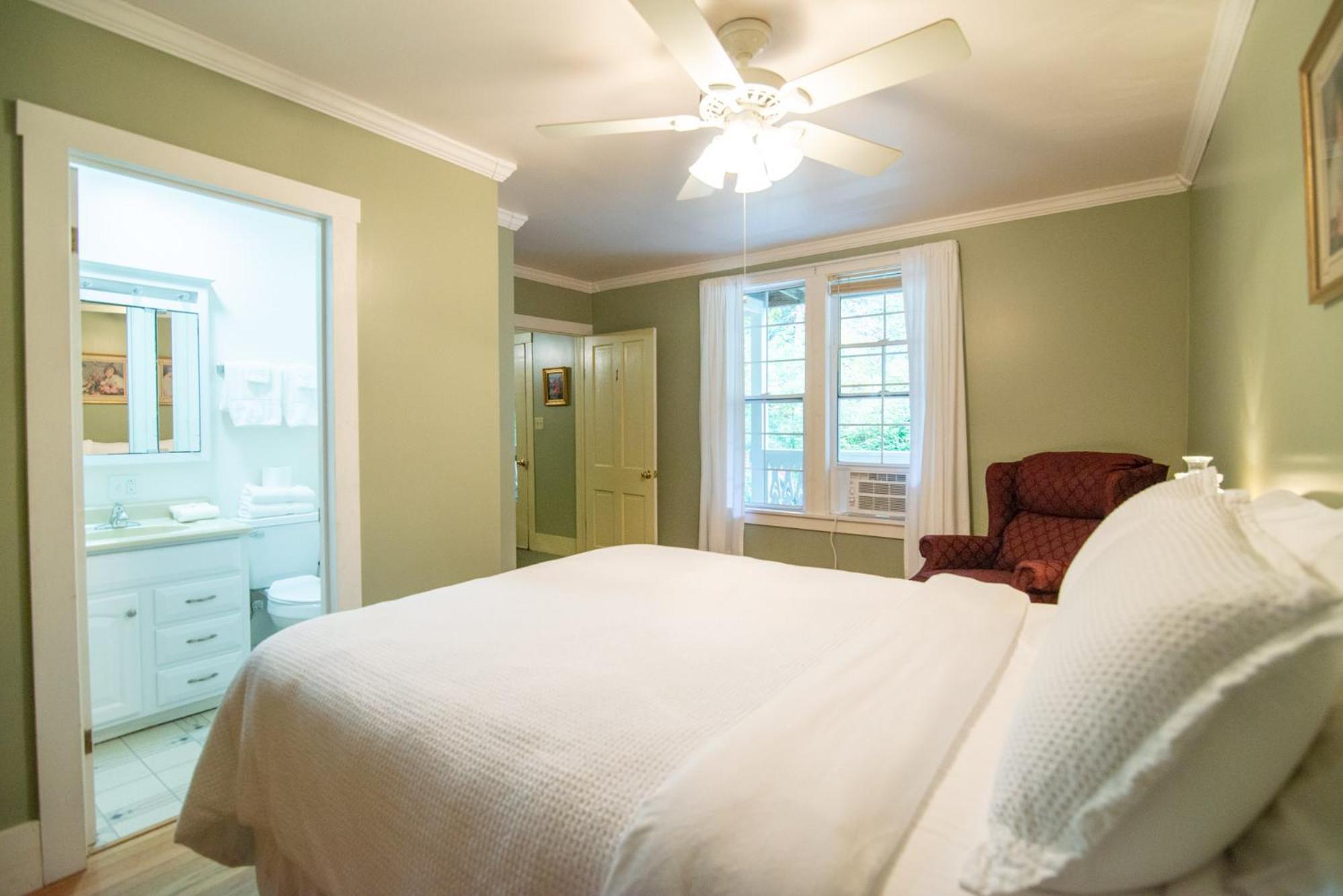 Moore House Inn & Cabins Marlinton Chambre photo