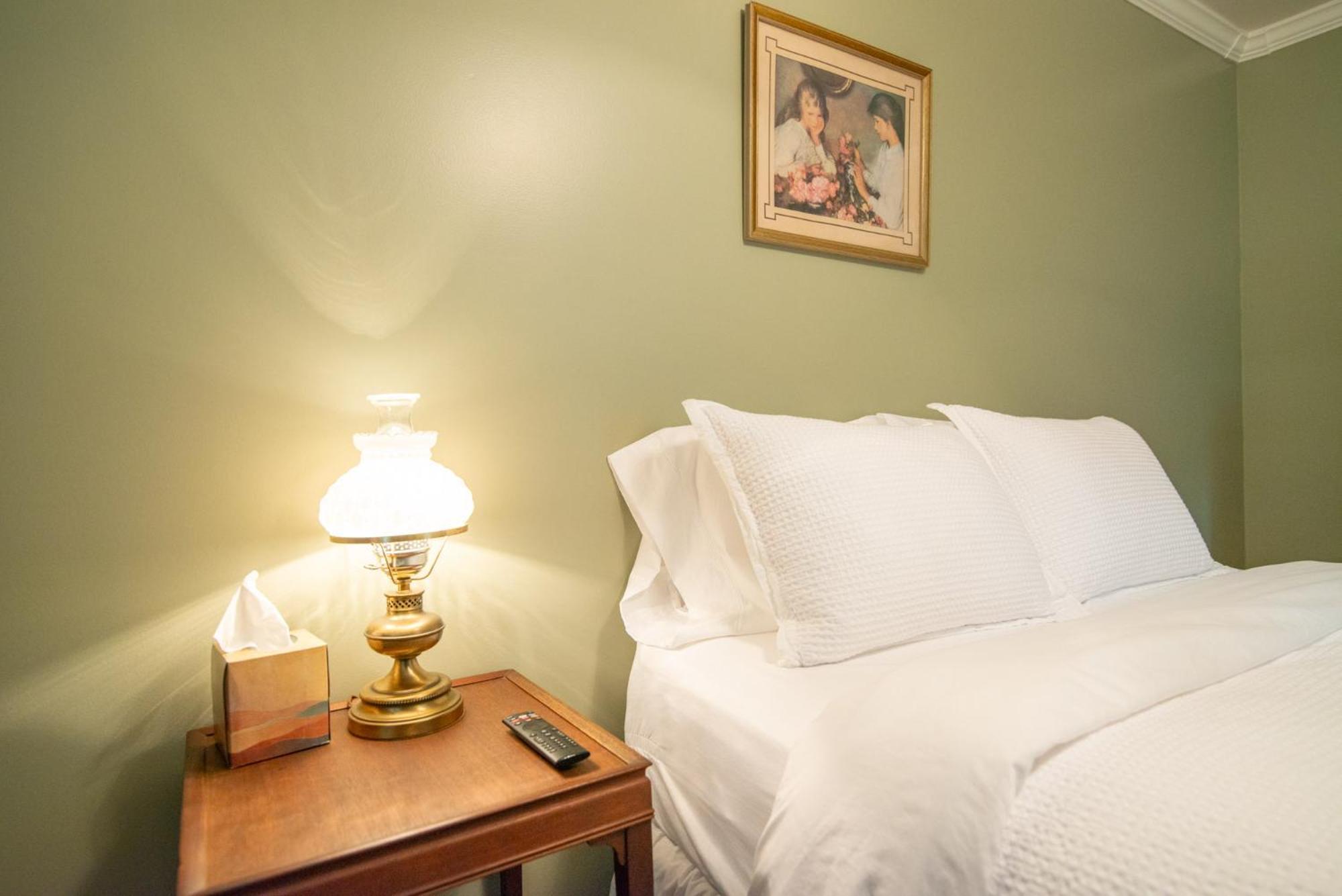 Moore House Inn & Cabins Marlinton Chambre photo